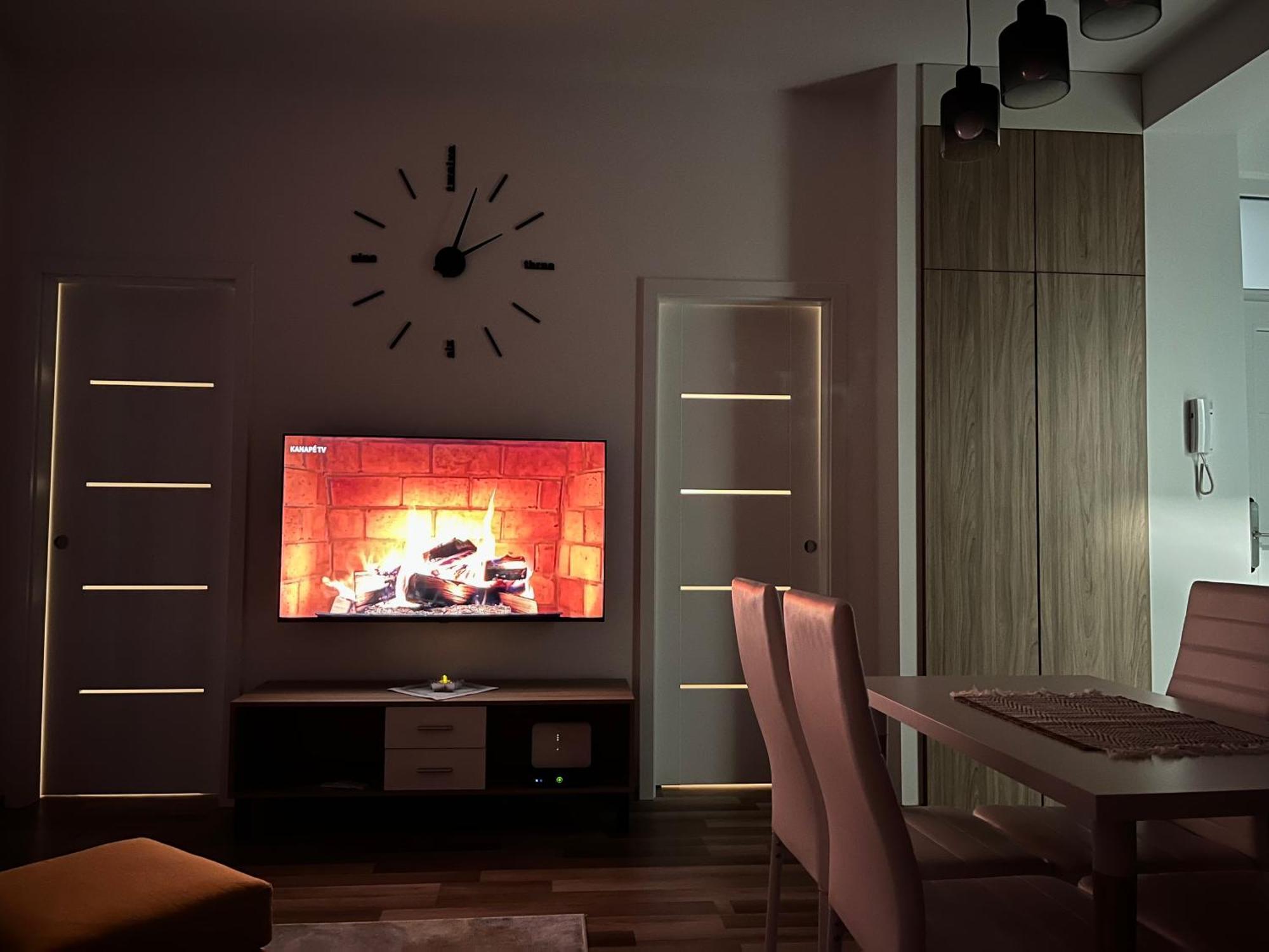 One Step Apartman - City Center With Self Check-In Szombathely Kültér fotó